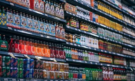 Rośnie ilość wydawanych paczek w sklepach sieci Żabka