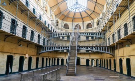 Paczka kurierska do więzienia