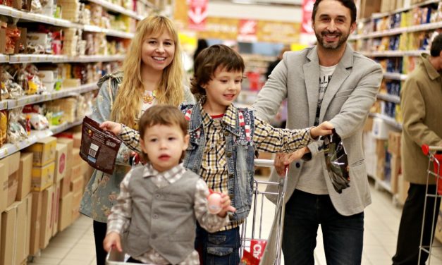 Rekordowe 6 mln paczek Poczty Polskiej odebranych w Żabce